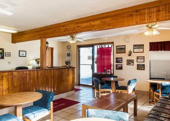 Econo Lodge Eagle Nest hotel thumbnail 3