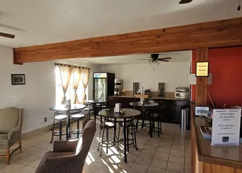Econo Lodge Eagle Nest hotel thumbnail 7