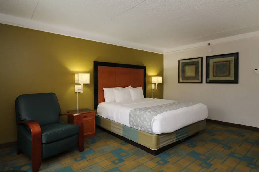 La Quinta Inn & Suites by Wyndham St. Pete-Clearwater Airpt hotel detail image 6