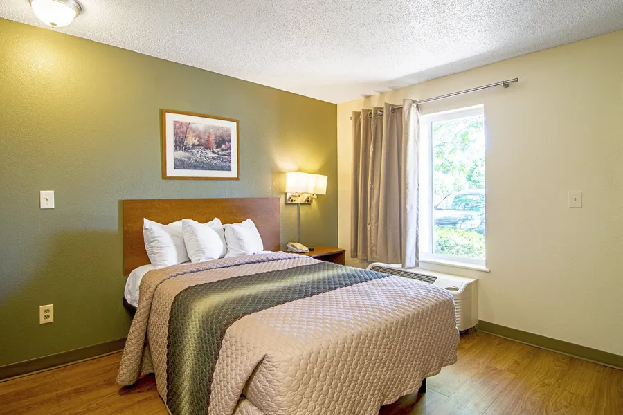HomeTowne Studios by Red Roof Chicago - Waukegan hotel detail image 2