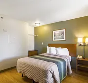 HomeTowne Studios by Red Roof Chicago - Waukegan hotel detail image 3