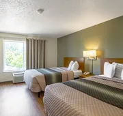HomeTowne Studios by Red Roof Chicago - Waukegan hotel detail image 4