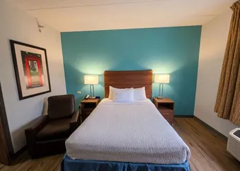 MainStay Suites Chicago Hillside hotel thumbnail 4