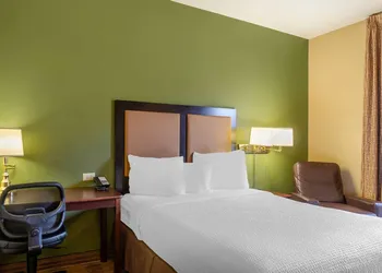MainStay Suites Chicago Hillside hotel thumbnail 7