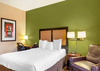 MainStay Suites Chicago Hillside hotel thumbnail 8