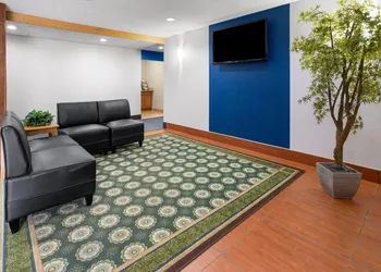 Microtel Inn by Wyndham Albany Airport hotel thumbnail 3