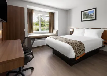 Microtel Inn by Wyndham Albany Airport hotel thumbnail 5