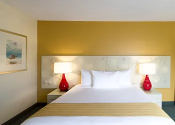 Coconut Waikiki Hotel hotel thumbnail 8