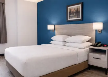 Signature Inn & Suites Hamilton hotel thumbnail 6