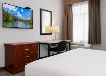 Signature Inn & Suites Hamilton hotel thumbnail 7