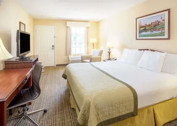 Baymont by Wyndham Dunn hotel thumbnail 5
