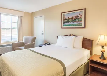 Baymont by Wyndham Dunn hotel thumbnail 6