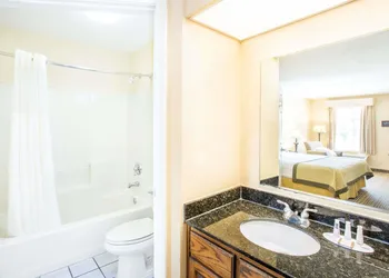 Baymont by Wyndham Dunn hotel thumbnail 7