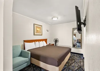 Americas Best Value Inn Celina hotel thumbnail 5