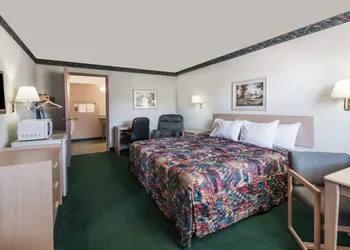 Knights Inn Ottawa hotel thumbnail 4