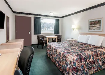 Knights Inn Ottawa hotel thumbnail 7