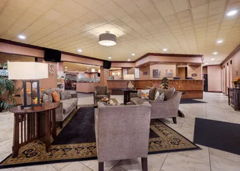 Quality Inn & Suites Syracuse Fairgrounds hotel thumbnail 2
