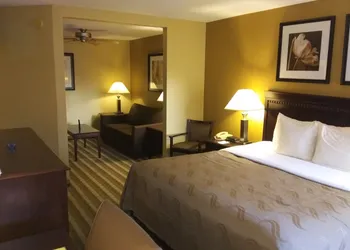 Quality Inn & Suites Syracuse Fairgrounds hotel thumbnail 7