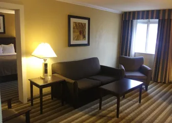 Quality Inn & Suites Syracuse Fairgrounds hotel thumbnail 8