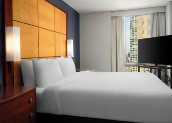 Residence Inn by Marriott Chicago Downtown / River North hotel thumbnail 6