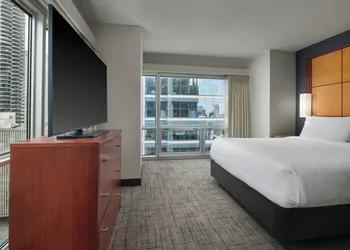 Residence Inn by Marriott Chicago Downtown / River North hotel thumbnail 7