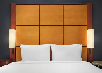 Residence Inn by Marriott Chicago Downtown / River North hotel thumbnail 8