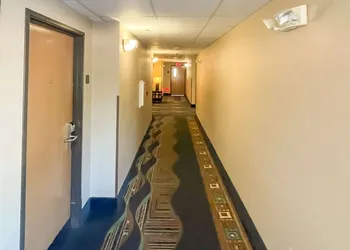 Comfort Inn & Suites Midtown hotel thumbnail 8