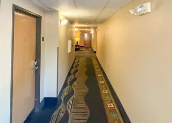 Comfort Inn & Suites Midtown hotel thumbnail 8