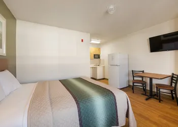 HomeTowne Studios by Red Roof Spartanburg - Asheville Highway hotel thumbnail 4