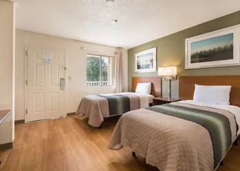 HomeTowne Studios by Red Roof Spartanburg - Asheville Highway hotel thumbnail 5