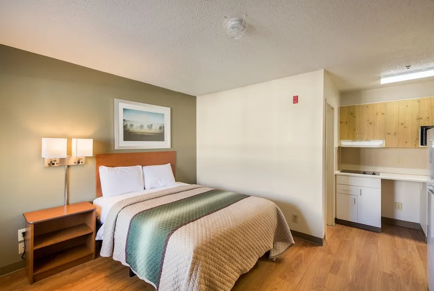 HomeTowne Studios by Red Roof Spartanburg - Asheville Highway hotel detail image 6