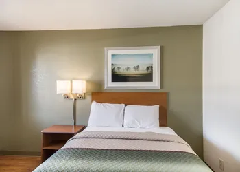 HomeTowne Studios by Red Roof Spartanburg - Asheville Highway hotel thumbnail 7