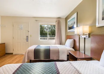 HomeTowne Studios by Red Roof Spartanburg - Asheville Highway hotel thumbnail 8