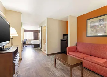 Best Western Inn & Suites hotel thumbnail 5