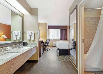 Best Western Inn & Suites hotel thumbnail 7