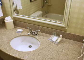 Hilton Garden Inn Sonoma County Airport hotel thumbnail 6
