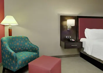Hilton Garden Inn Sonoma County Airport hotel thumbnail 8