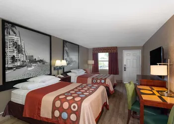 Super 8 by Wyndham Bradenton Sarasota Area hotel thumbnail 4