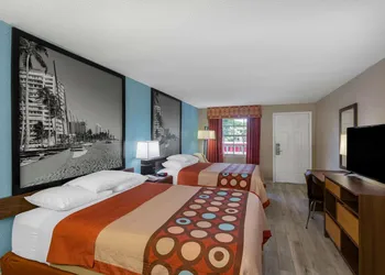 Super 8 by Wyndham Bradenton Sarasota Area hotel thumbnail 5