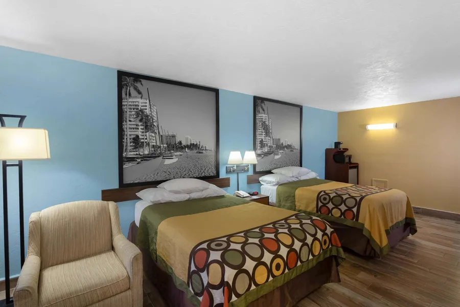 Super 8 by Wyndham Bradenton Sarasota Area hotel detail image 6