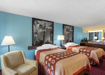 Super 8 by Wyndham Bradenton Sarasota Area hotel thumbnail 8