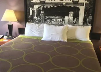 Super 8 by Wyndham Fairfield Tx hotel thumbnail 7
