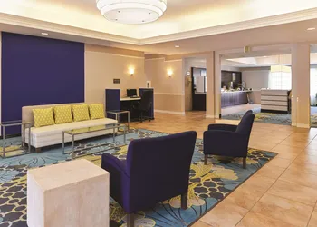 La Quinta Inn & Suites by Wyndham Ruidoso Downs hotel thumbnail 2