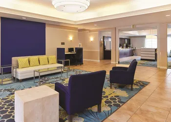 La Quinta Inn & Suites by Wyndham Ruidoso Downs hotel thumbnail 2