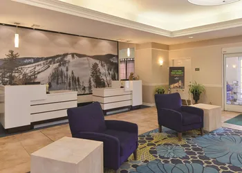 La Quinta Inn & Suites by Wyndham Ruidoso Downs hotel thumbnail 3