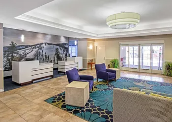 La Quinta Inn & Suites by Wyndham Ruidoso Downs hotel thumbnail 4