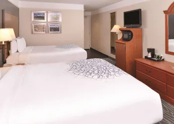 La Quinta Inn & Suites by Wyndham Ruidoso Downs hotel thumbnail 6