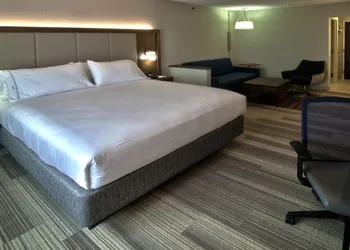 Holiday Inn Express & Suites Evansville North by IHG hotel thumbnail 8