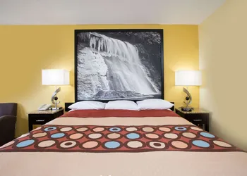 Super 8 by Wyndham Garner/Clayton/Raleigh hotel thumbnail 5