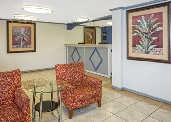 Travelodge by Wyndham Fort Myers North hotel thumbnail 2